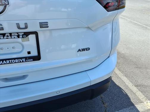 Everest White Pearl 2025 Nissan Rogue SV