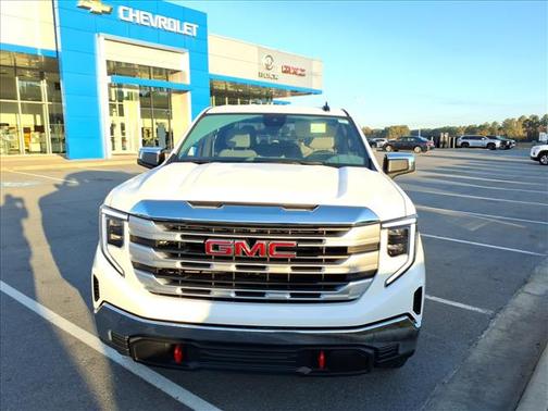 Summit White 2025 GMC Sierra 1500 SLE