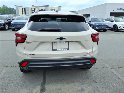White Sands 2026 Chevrolet Trax FWD 2RS