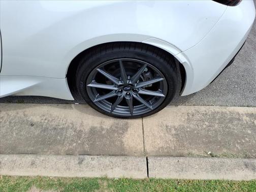 Crystal White Pearl 2023 Subaru BRZ Limited