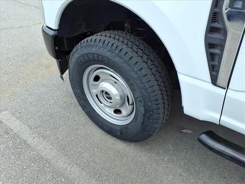 Oxford White 2024 Ford F-350 XL