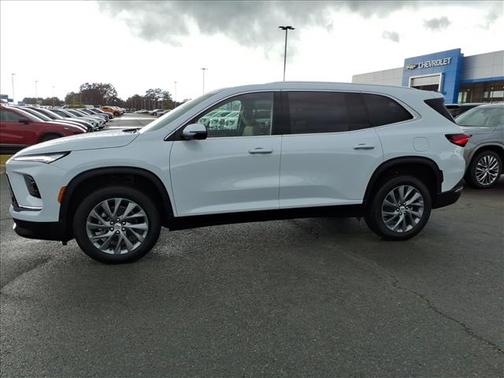 Iridescent White Tricoat 2026 Buick Enclave Preferred FWD
