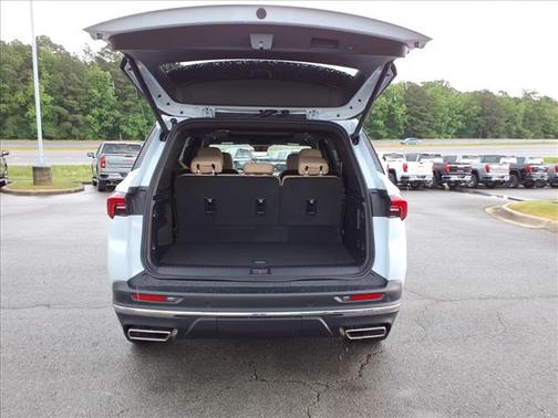 Iridescent White Tricoat 2026 Buick Enclave Preferred FWD