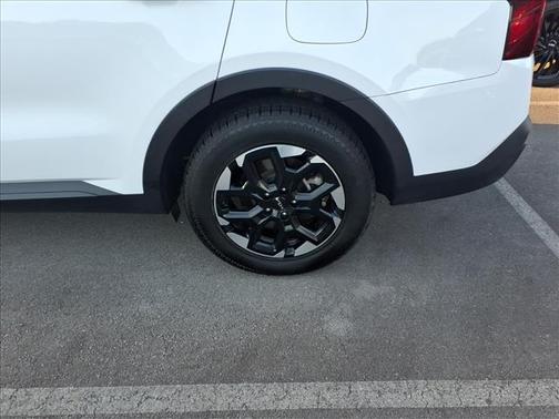 Glacial White Pearl 2024 Kia Sorento S