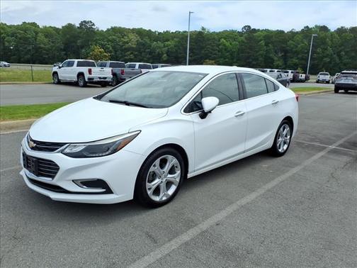 Summit White 2018 Chevrolet Cruze Premier