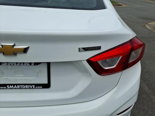 Summit White 2018 Chevrolet Cruze Premier