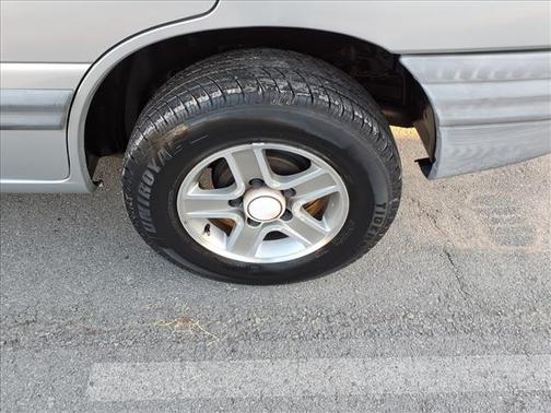 2004 Chevrolet Tracker Base