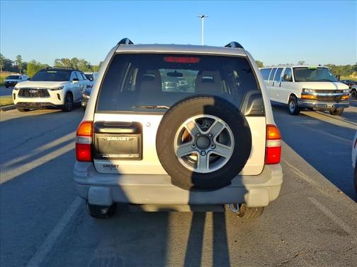 2004 Chevrolet Tracker Base