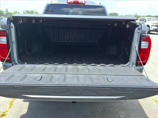 Sterling Metallic 2024 GMC Canyon AT4
