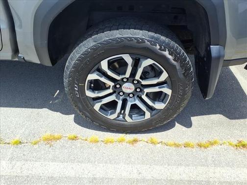Sterling Metallic 2024 GMC Canyon AT4