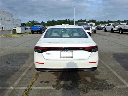 Platinum White Pearl 2024 Honda Accord EX