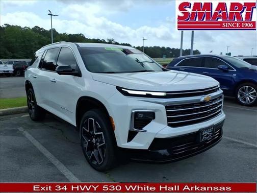 Iridescent Pearl Tricoat 2025 Chevrolet Traverse High Country