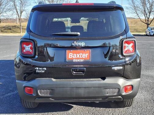 Photo 4 of 34 of 2021 Jeep Renegade Latitude
