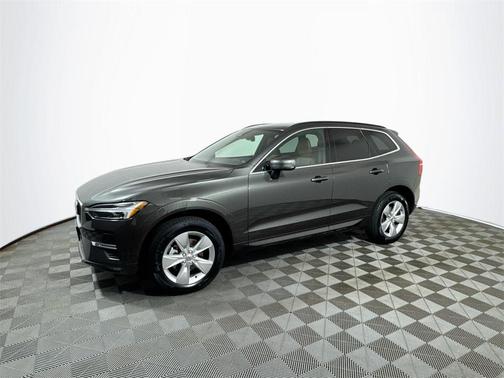 2022 Volvo XC60 B5 Momentum