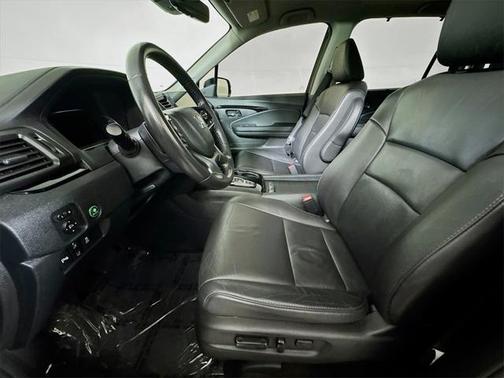 2022 Honda Pilot Touring 8-Passenger