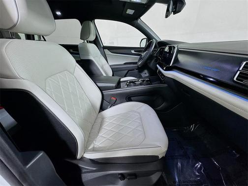 2024 Volkswagen Atlas Cross Sport 2.0T SEL Premium