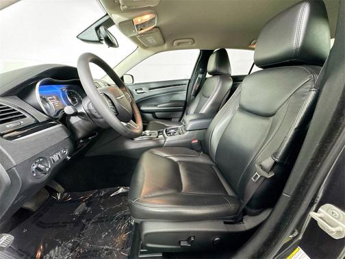 2023 Chrysler 300 Touring