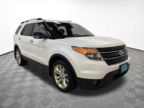 White 2015 Ford Explorer XLT