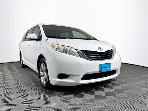 2014 Toyota Sienna LE