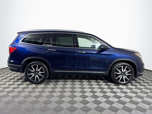 2022 Honda Pilot Touring 8-Passenger
