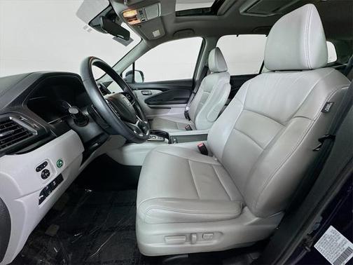 2022 Honda Pilot Touring 8-Passenger