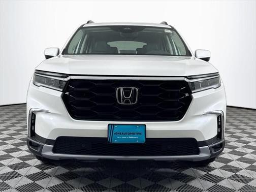 2025 Honda Pilot Touring 8-Passenger