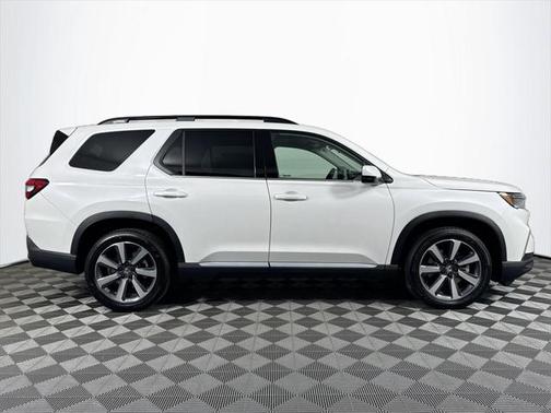2025 Honda Pilot Touring 8-Passenger