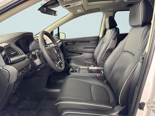 Platinum White Pearl 2026 Honda Odyssey Touring