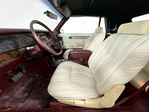 1986 Chrysler LeBaron Base