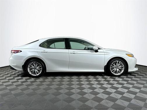 2020 Toyota Camry Hybrid XLE
