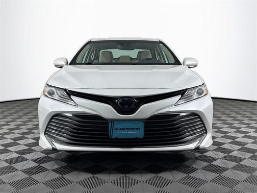 2020 Toyota Camry Hybrid XLE