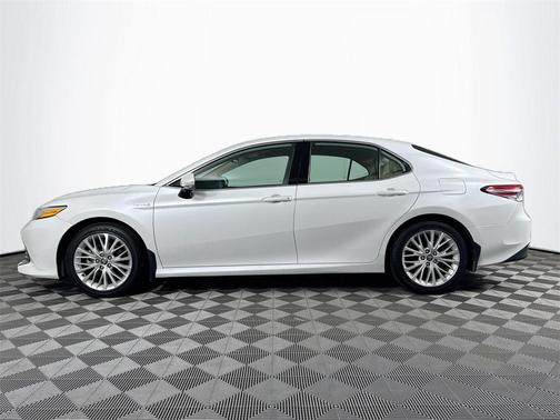 2020 Toyota Camry Hybrid XLE