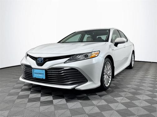 2020 Toyota Camry Hybrid XLE