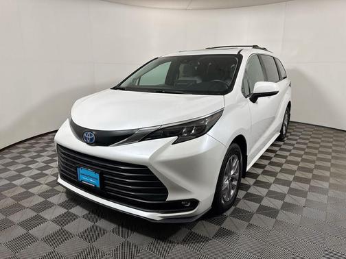 2025 Toyota Sienna XLE