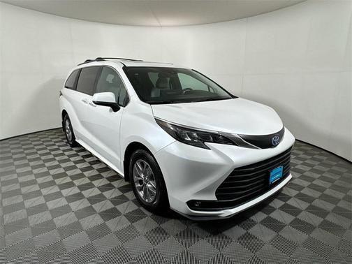 2025 Toyota Sienna XLE