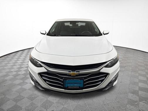 Summit White 2024 Chevrolet Malibu FWD 1LT