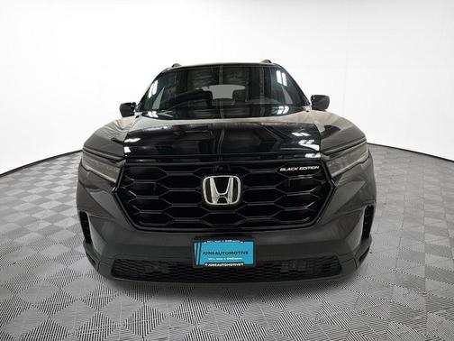 Crystal Black Pearl 2025 Honda Pilot Black Edition