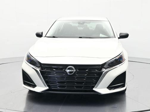 Glacier White 2025 Nissan Altima SV