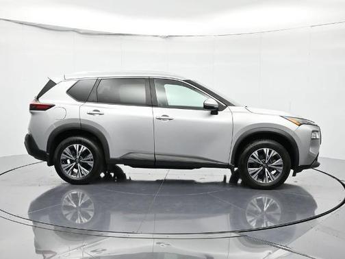 Brilliant Silver Metallic 2022 Nissan Rogue SV