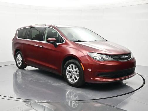Velvet 2023 Chrysler Voyager LX