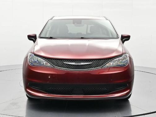 Velvet 2023 Chrysler Voyager LX