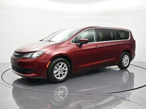 Velvet 2023 Chrysler Voyager LX