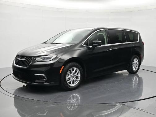 Brilliant Black Crystal Pearlcoat 2023 Chrysler Pacifica Touring-L