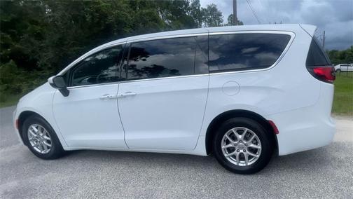 2023 Chrysler Pacifica Touring-L