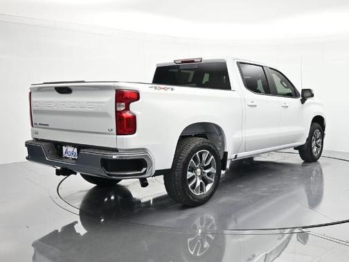 Summit White 2026 Chevrolet Silverado 1500 LT