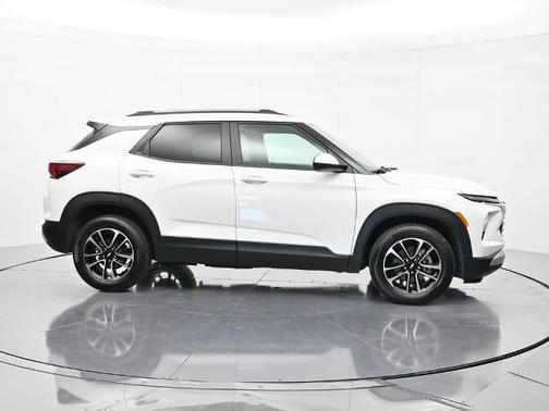 Summit White 2025 Chevrolet Trailblazer LT