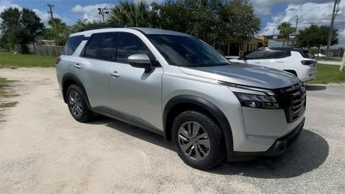 2025 Nissan Pathfinder SV