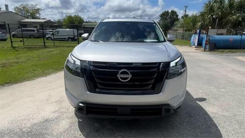 2025 Nissan Pathfinder SV