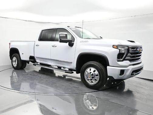 Polar White 2026 Chevrolet Silverado 3500 High Country