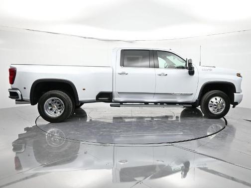 Polar White 2026 Chevrolet Silverado 3500 High Country